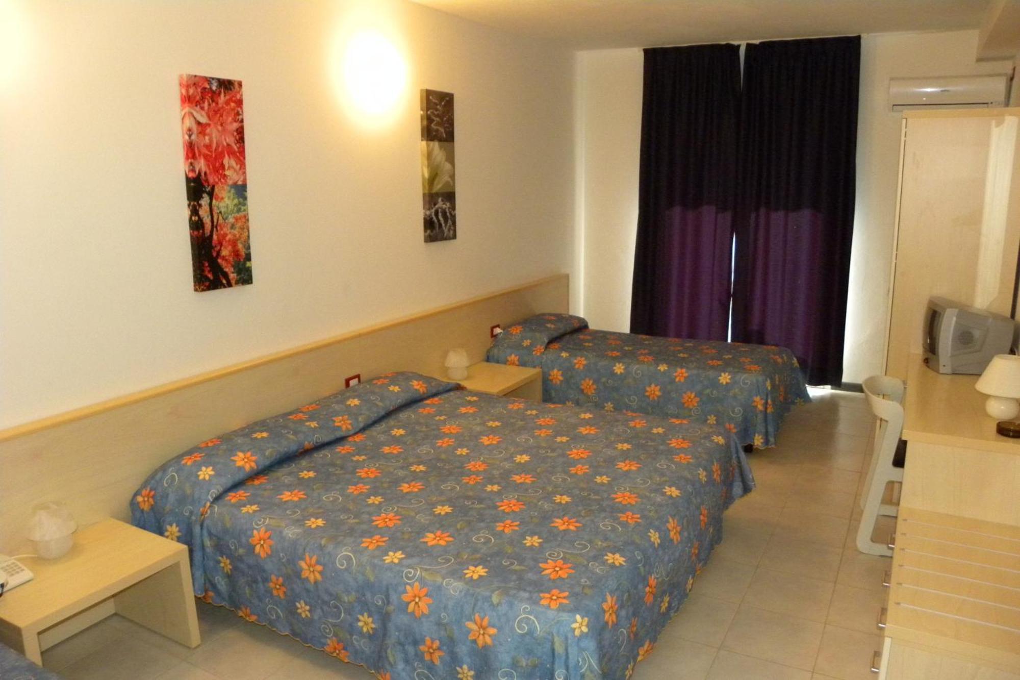 Hotel Santa Cruz Lignano Sabbiadoro Exterior photo